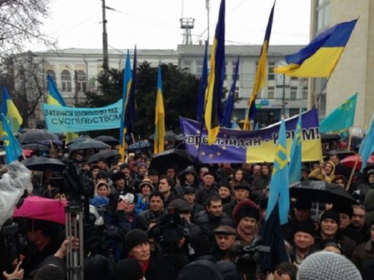 Курултай проголосовал за создание крымскотатарской автономиии в Крыму