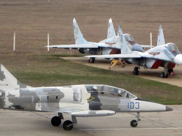 Украинские летчики оставляют аэродром Бельбек