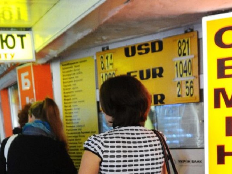 Новое правительство вводит в Украине налог на обмен валюты и на депозиты