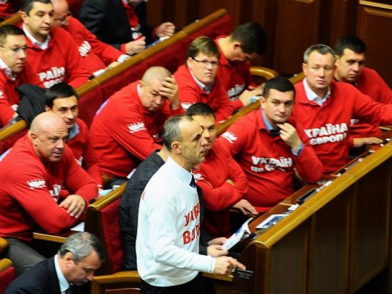 «Батькивщина» и УДАР умыкнули идеи Симоненко по конституционной реформе