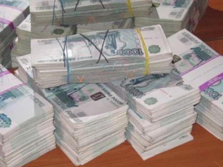 Российские рубли завозят в Крым бронированными КамАЗами