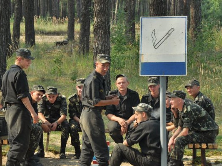 Свыше 100 семей украинских военнослужащих лишают крова в Перевальном