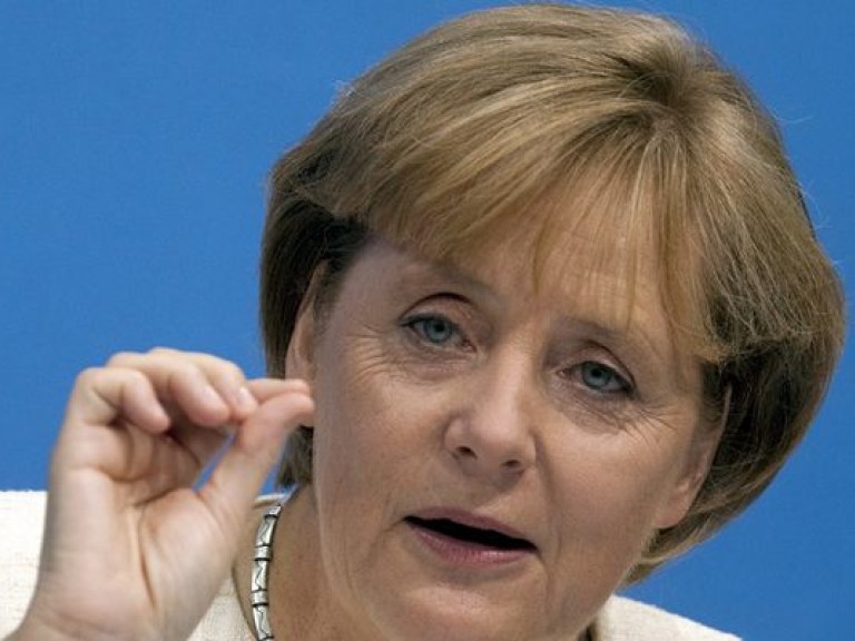 Меркель не исключает введения экономических санкций против России