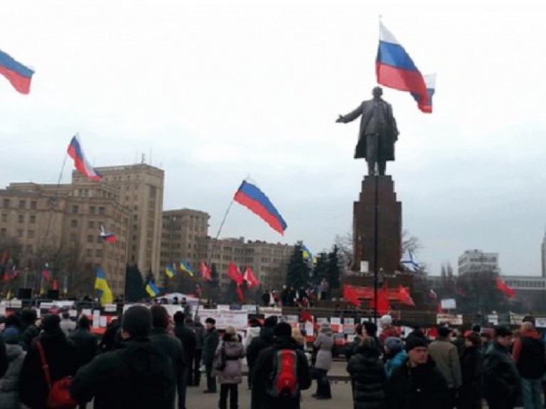 В Харькове митингующие захватили здание обладминистрации