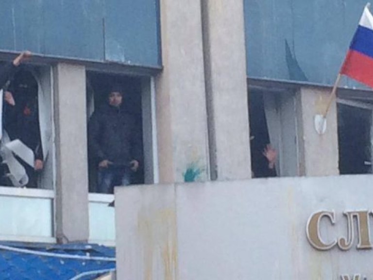 При захвате здания СБУ в Луганске пострадали два человека (ФОТО)