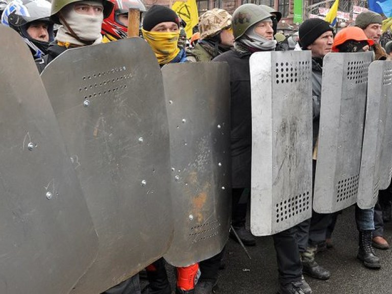 &#171;Правый сектор&#187; пикетировал здание Высшего хозсуда, которое оцепили самооборонцы Майдана