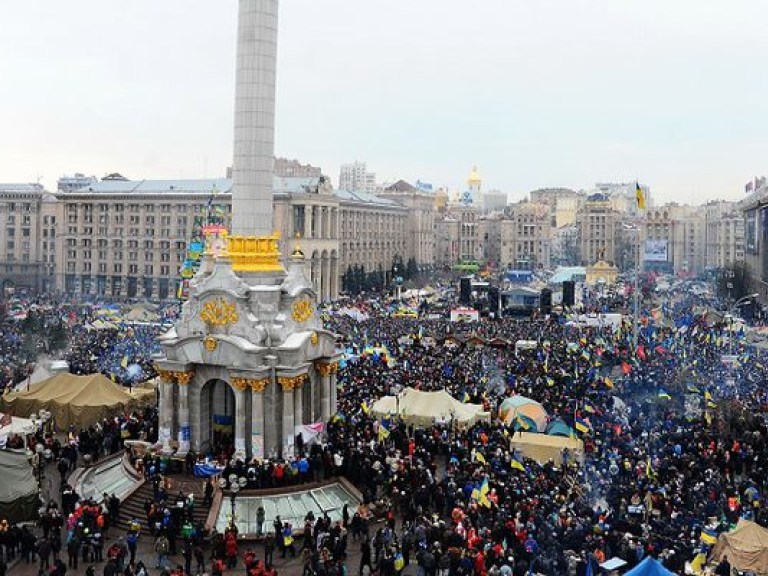 Власть не будет убирать Майдан — политолог