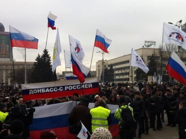 Ситуация на Донбассе остается напряженной: сепаратисты захватили здание СБУ в Донецке