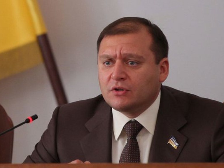 Добкин пообещал в предвыборной программе проводить политику открытых дверей
