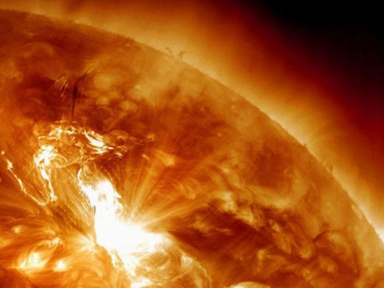 Влияние мощных вспышек на Солнце достигло Земли: нас ждут катаклизмы