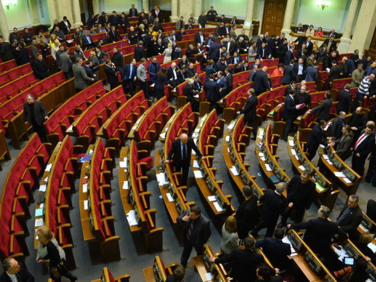 Рада заработала: депутаты намерены рассмотреть ряд законопроектов по люстрации