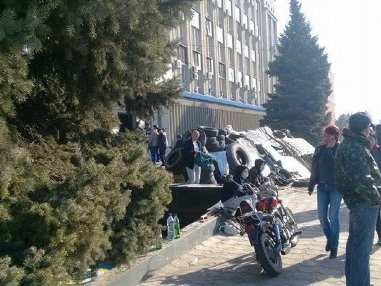 Пророссийские активисты, захватившие здание СБУ в Луганске, выдвинули свои требования