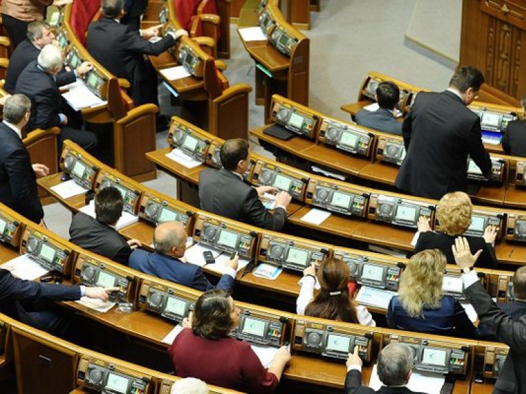 Депутаты отказались включить в повестку дня антикоррупционные законопроекты и о люстрации