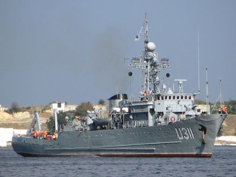 РФ начала процесс передачи Украине военных кораблей — Турчинов