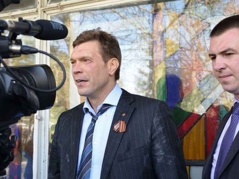 Царев выступил с крыльца захваченного в Луганске СБУ