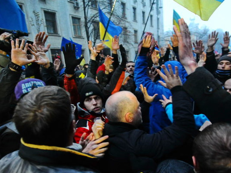 Во время проведения вече на Майдане Независимости вспыхнула потасовка