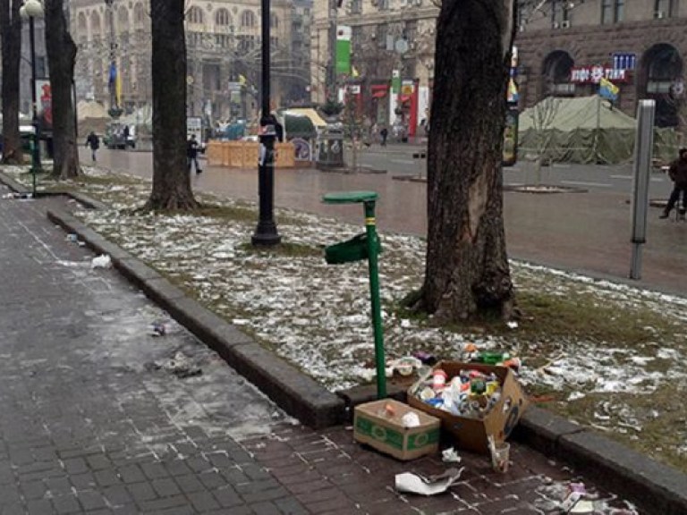 Киевляне не довольны количеством мусорных урн