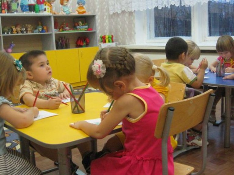 Всего 7% переселившихся крымских детей ходят в детсады на материковой Украине – представитель омбудсмена