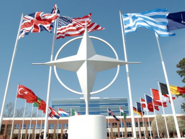 Мир должен найти пути урегулирования конфликта в Украине – эксперт НАТО