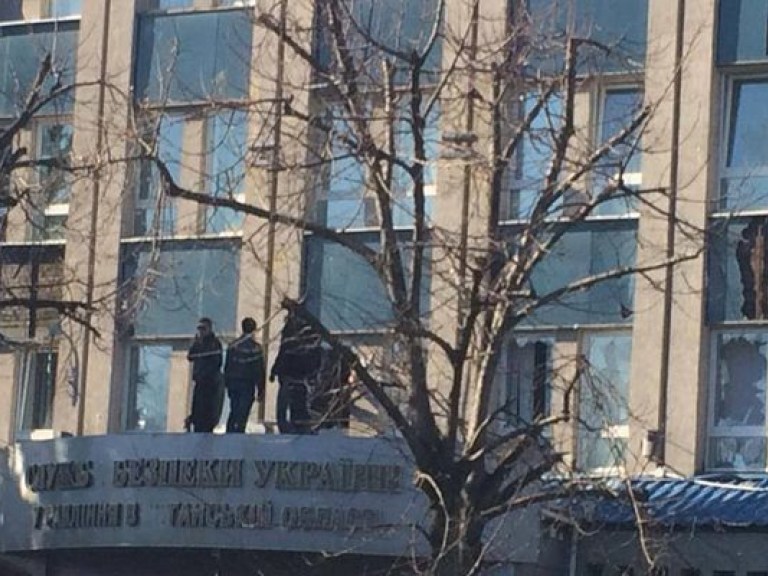 В Луганске задержана троица с автоматами