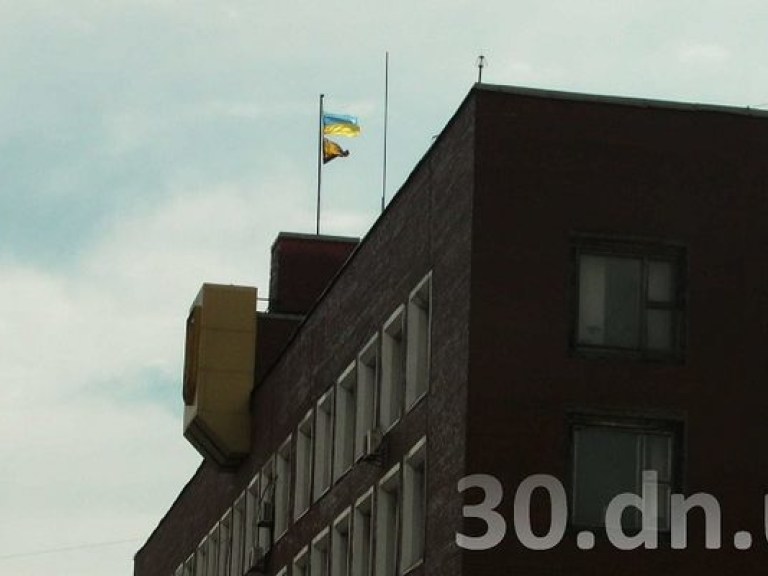 Над зданием исполкома в Енакиево вновь поднят флаг Украины — СМИ