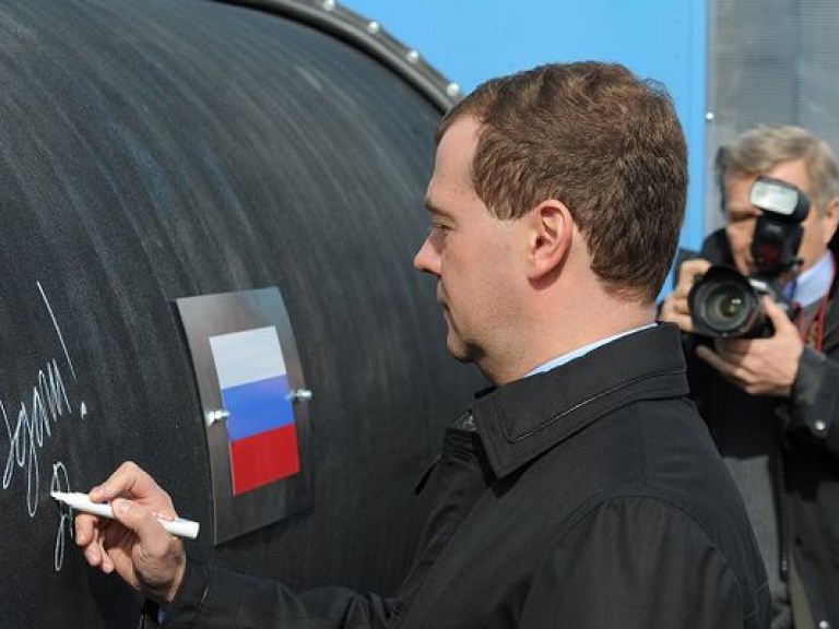 Медведев обвинил новые власти Украины в воровстве газа