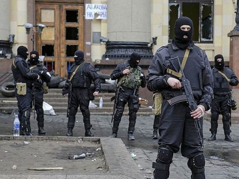 В Краматорске неизвестные вооруженные люди опять захватили здание местной милиции и СБУ (ВИДЕО)