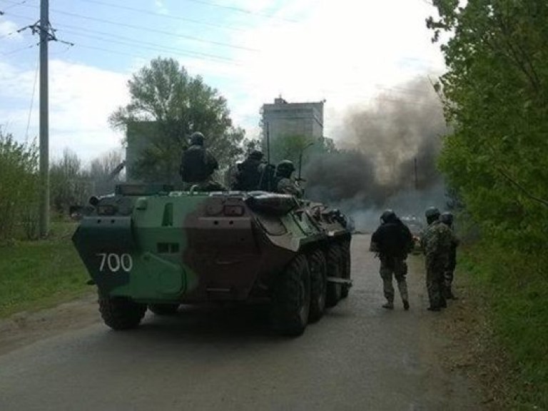 В Славянск вошла военная техника, есть погибшие и раненые &#8212; СМИ
