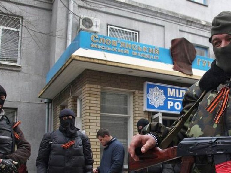 В Славянске террористы взяли в плен 40 украинских военных &#8212; Пономарев