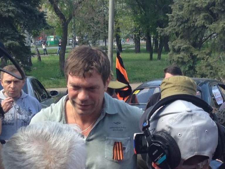 Олег Царев во главе колонны с гуманитарным грузом отправился в осажденный Славянск