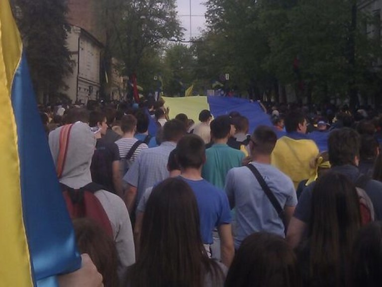 По Харькову марширует 5 тысяч ультрас в поддержку единства Украины