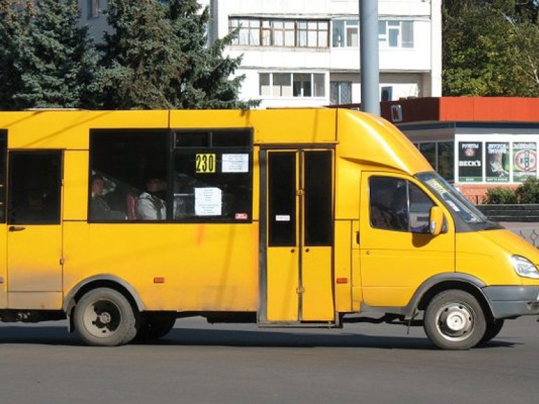 В Киевской области неизвестные обстреляли маршрутку: 3 человек пострадали