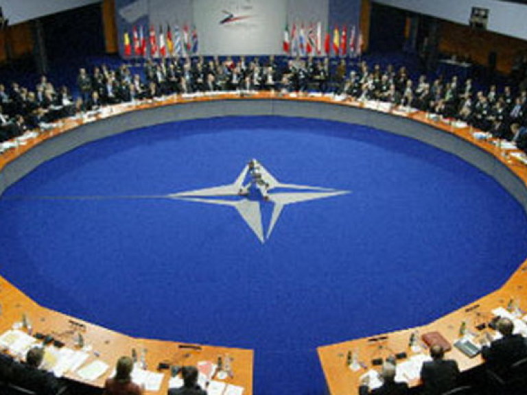 НАТО не подтвердило отвод российских войск от границ с Украиной