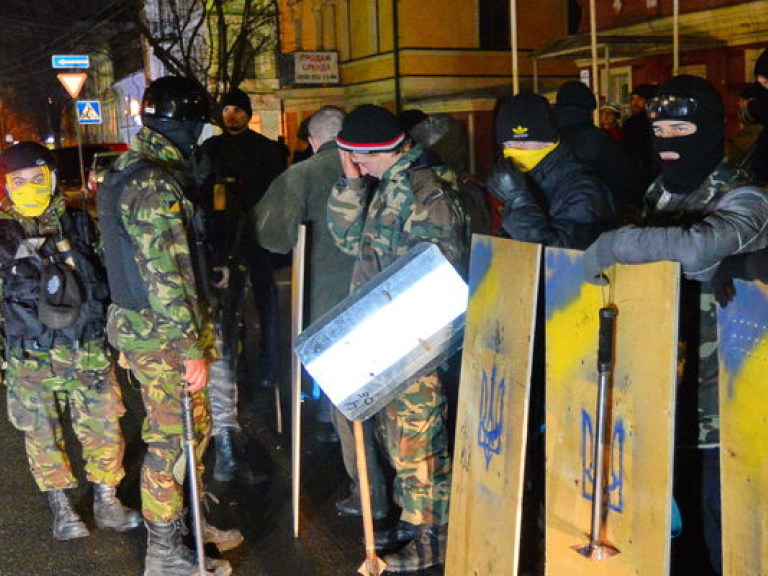 Бойцы Нацгвардии под Луганской ОГА согласились сдать оружие