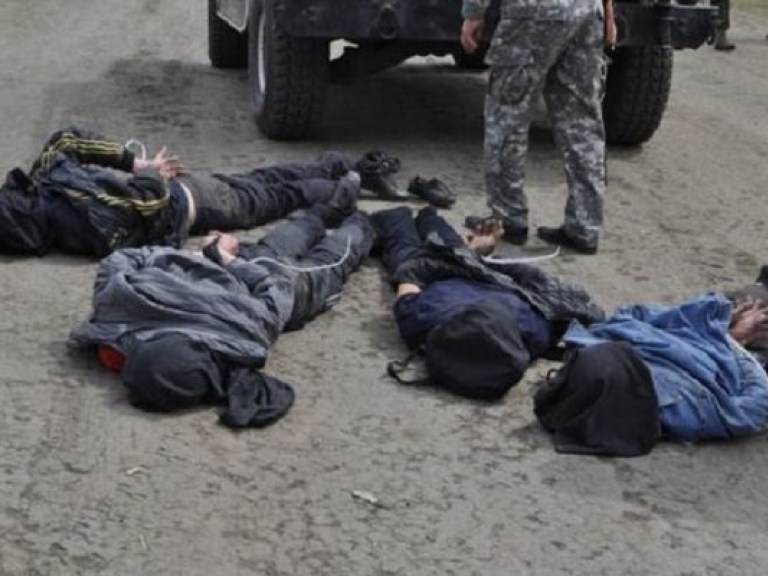 В Славянске задержали 4 человек, подозреваемых в стрельбе по вертолетам ВС