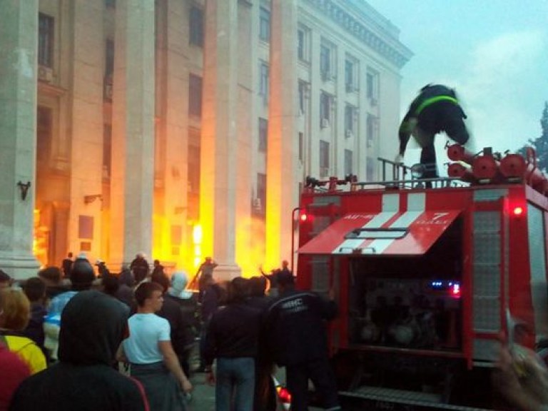 В Одессе на верхнем этаже Дома профсоюзов остаются около 50 антимайдановцев