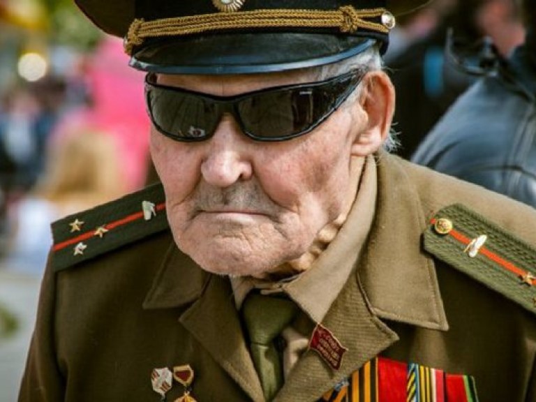 Многие ветераны будут отмечать День Победы с георгиевскими ленточками – Цибенко