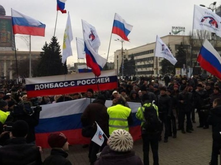 Луганские чиновники из Миндоходов уговорили сепаратистов не блокировать их здание
