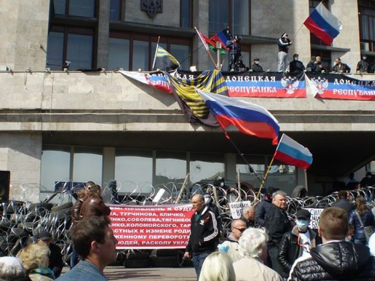“Армия” ДНР разграбила Калининский исполком Донецка