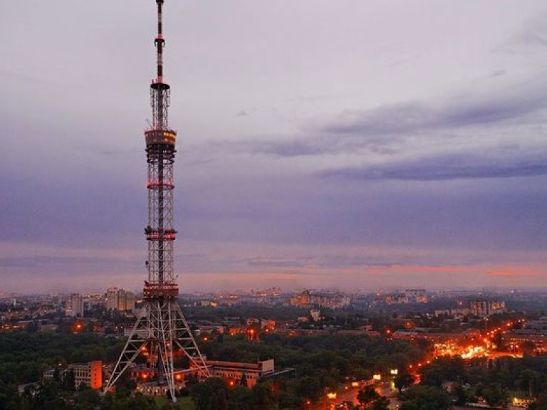 В Киеве горели провода телебашни, прервалось вещание телеканалов