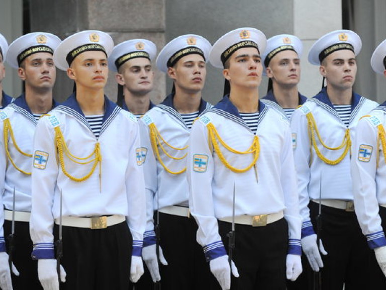 Моряки ВМС, покинувшие Крым, получат необходимое обмундирование &#8212; Гусляков