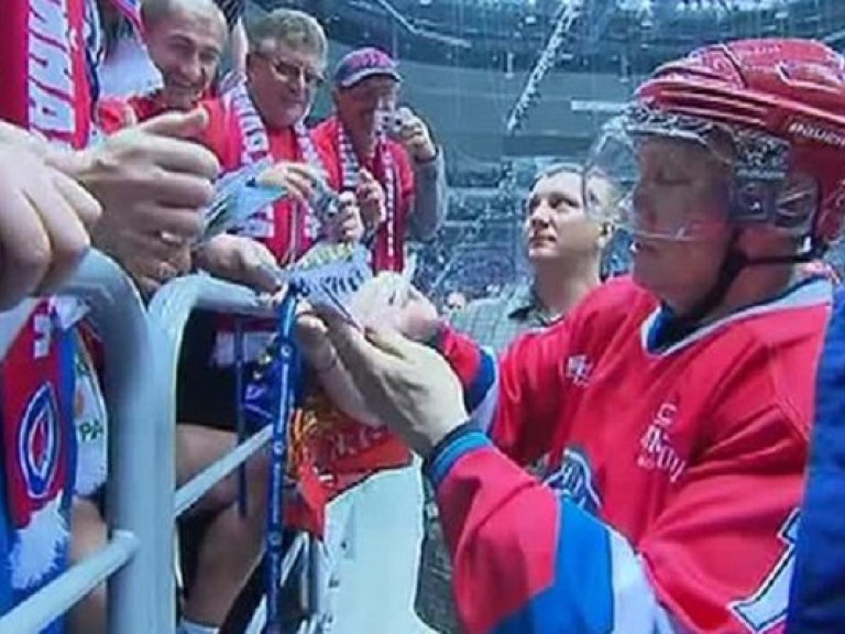 Владимир Путин отличился в гала-матче Ночной хоккейной лиги (ВИДЕО)
