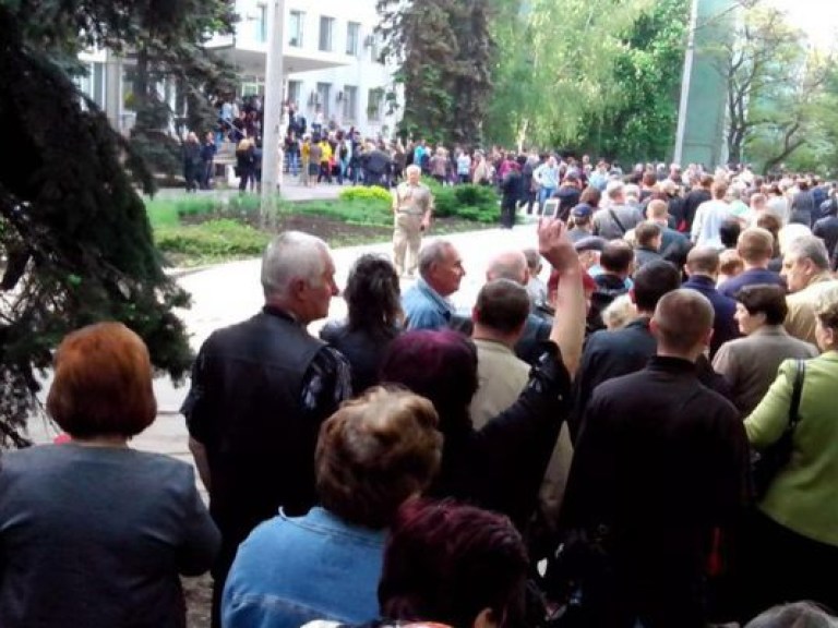 На референдуме на востоке Украины выстроились огромные очереди (ВИДЕО)