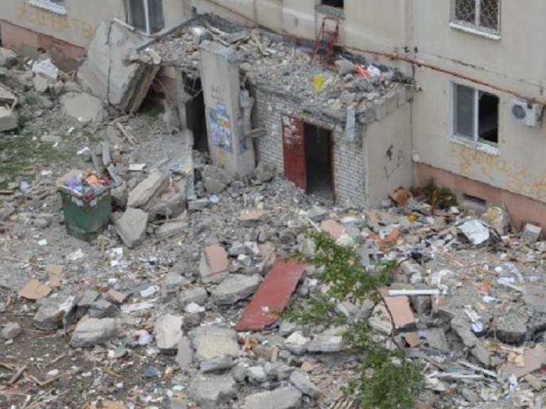 В Николаеве ищут добровольцев разбирать завалы на месте взрыва жилого дома