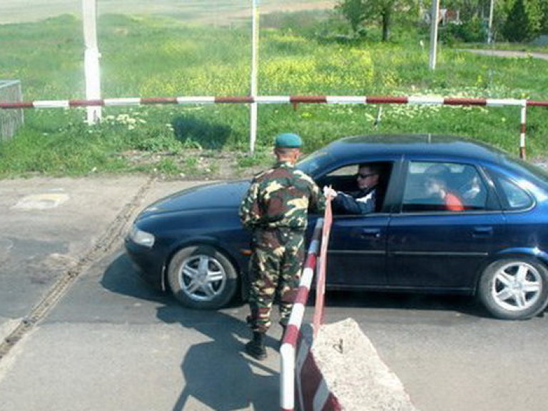 В Свердловске неизвестные обстреляли авто с пограничниками, двое получили ранения