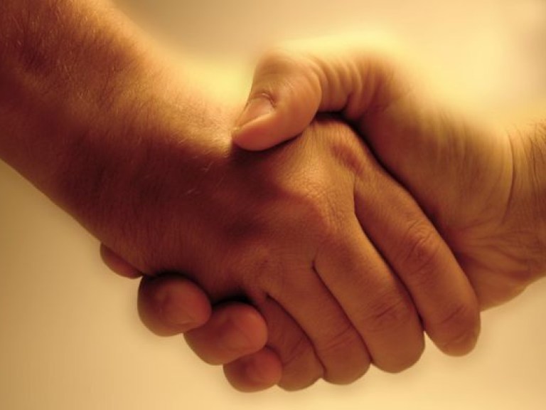 Оценку биологического возраста дает рукопожатие