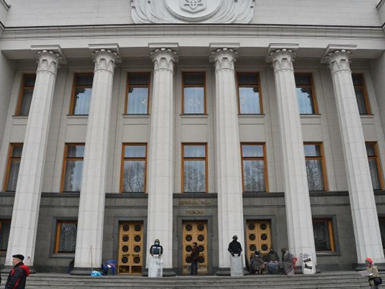 Депутаты отказались ввести уголовную ответственность за незаконное размещение в Украине госсимволов других государств