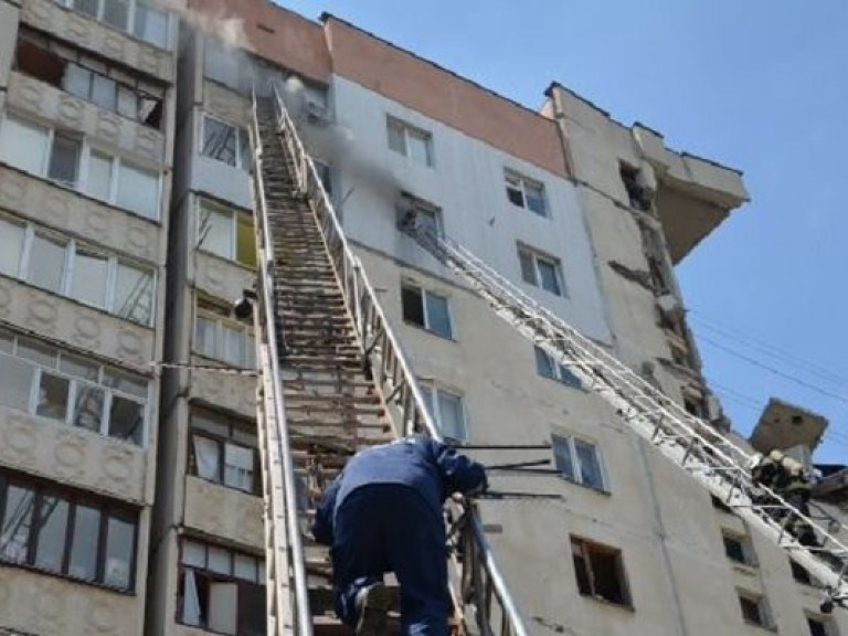 Из-под завала дома в Николаеве спасатели освободили женщину