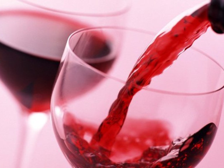 Красное вино лечит болезни десен &#8212; исследование