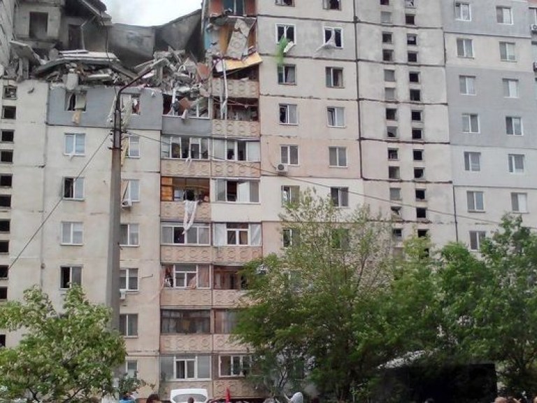 Под завалами взорвавшегося дома в Николаеве остаются две студентки — Николаевская ОГА